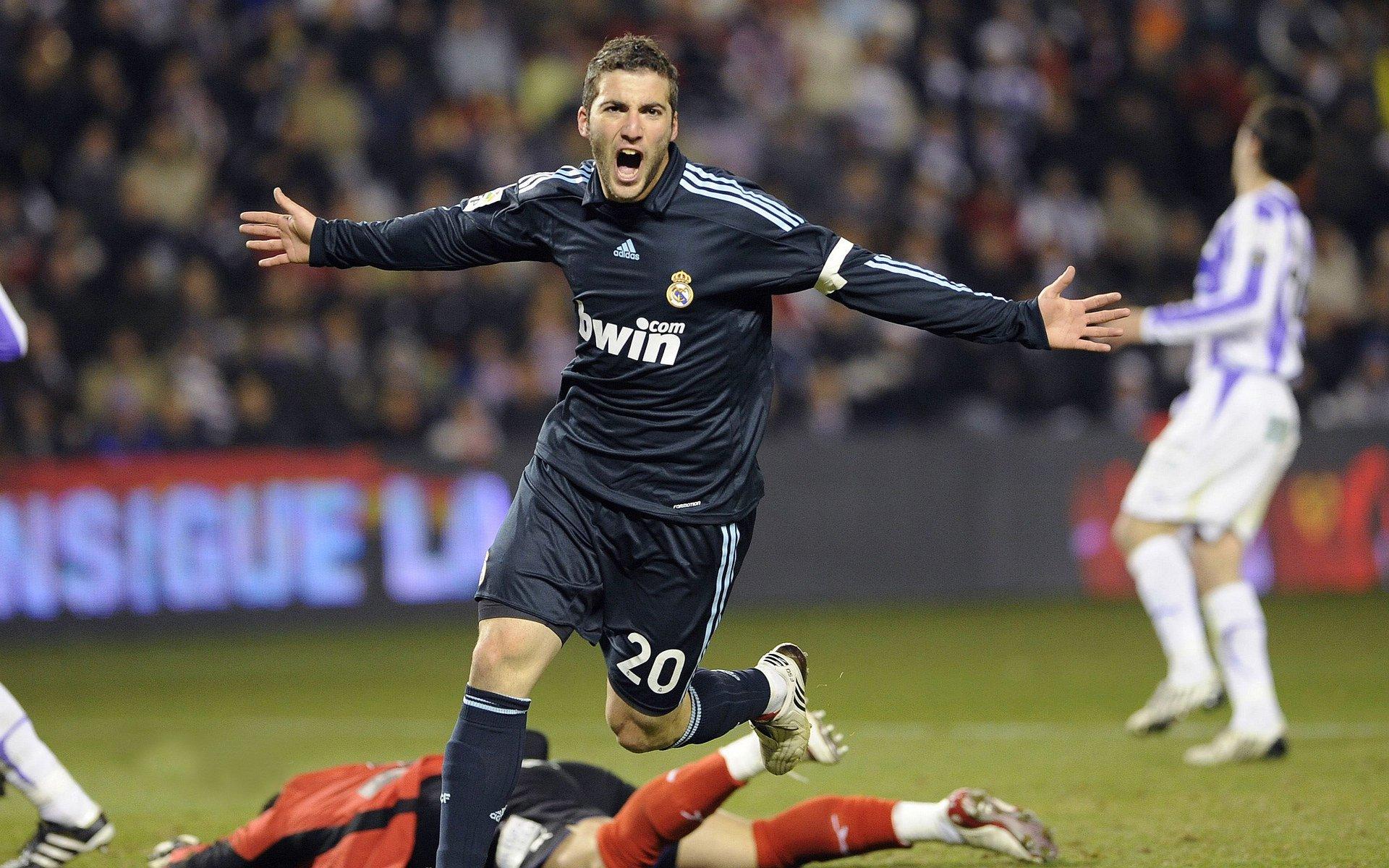 梅西替补建功两中柱，阿什拉夫传射定乾坤，巴黎2-1险胜里尔紧追榜首