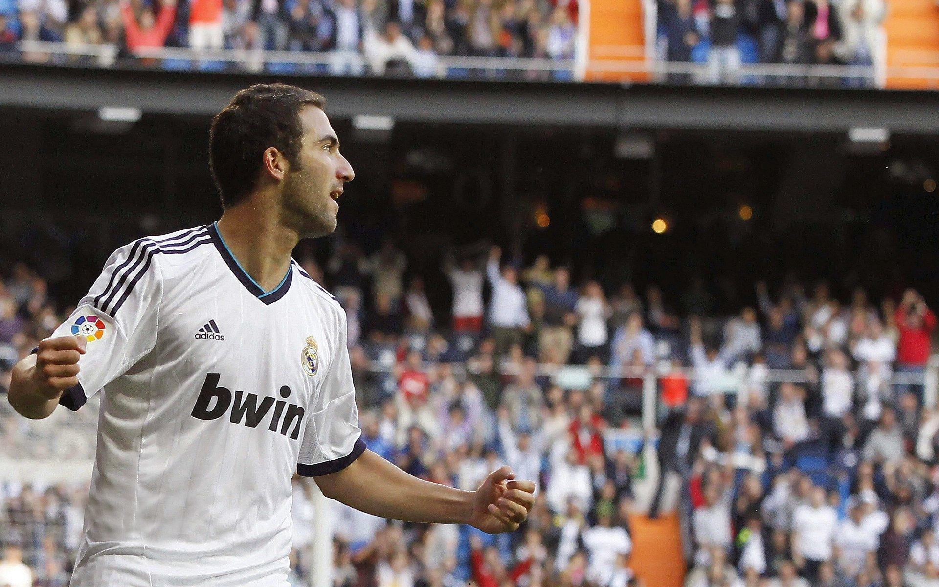 观察,困惑的米兰,受伤的米兰—红黑军团的十字路口